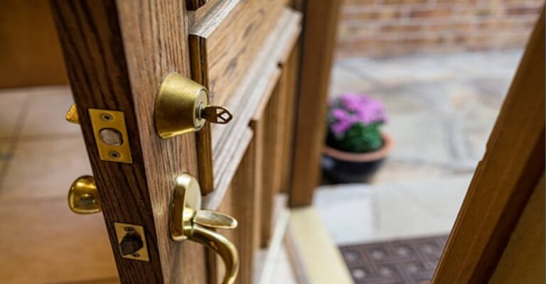 Must Know Before Going Out For Vacation By Locking Home